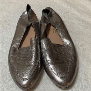 Kaanas Shiny Silver Flats